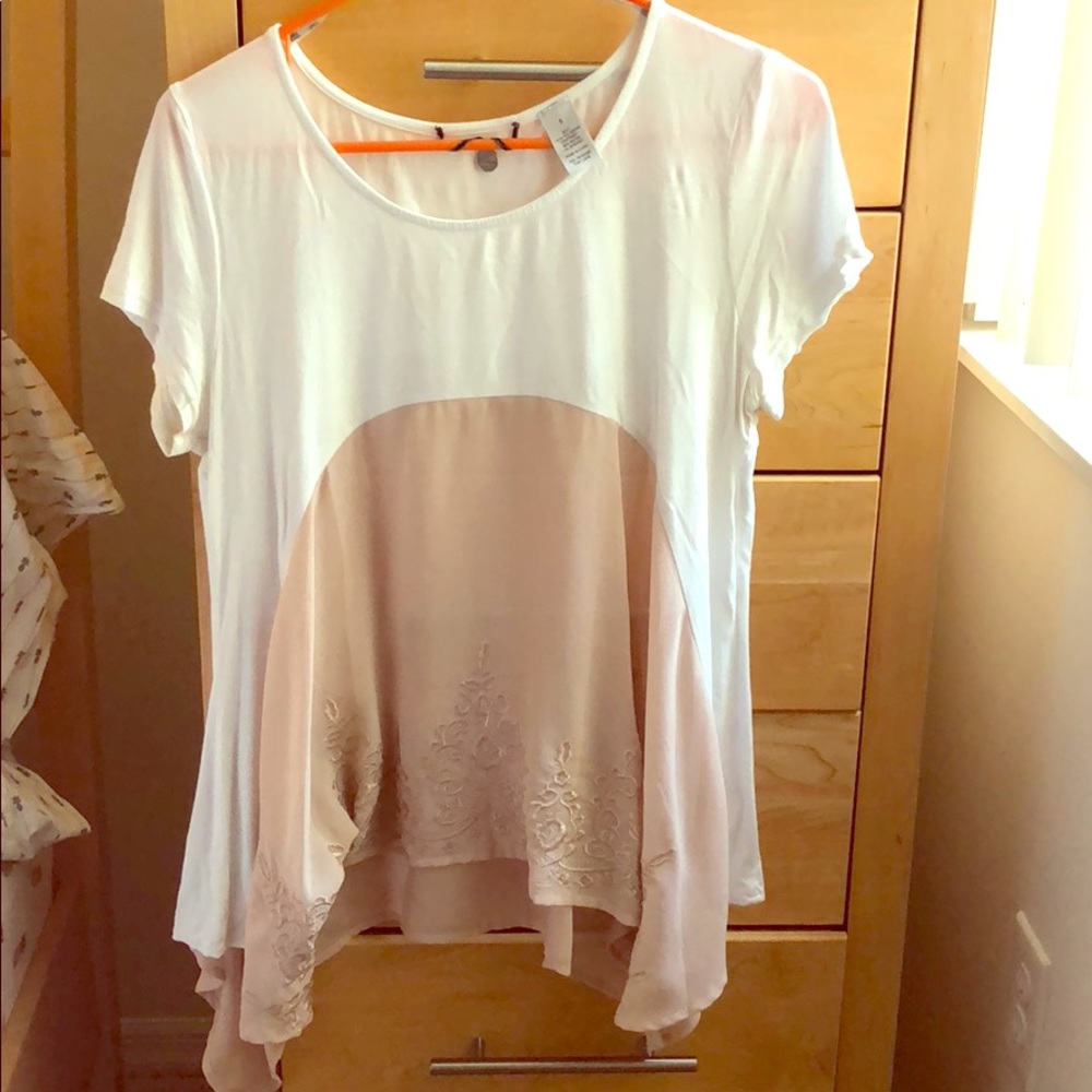 Cute Flowy top!